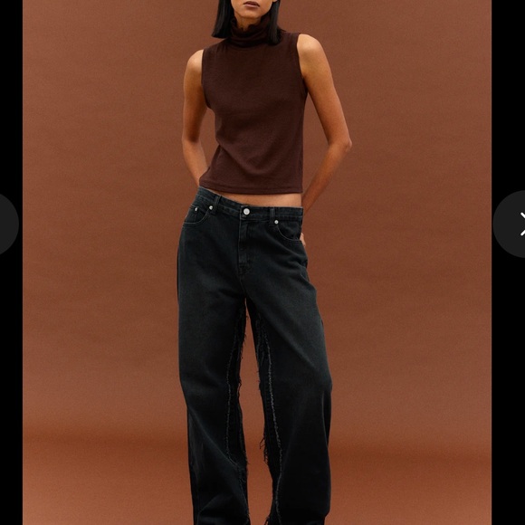 The Source Unknown 	Scalloped Sleeveless Turtleneck - Picture 2 of 5